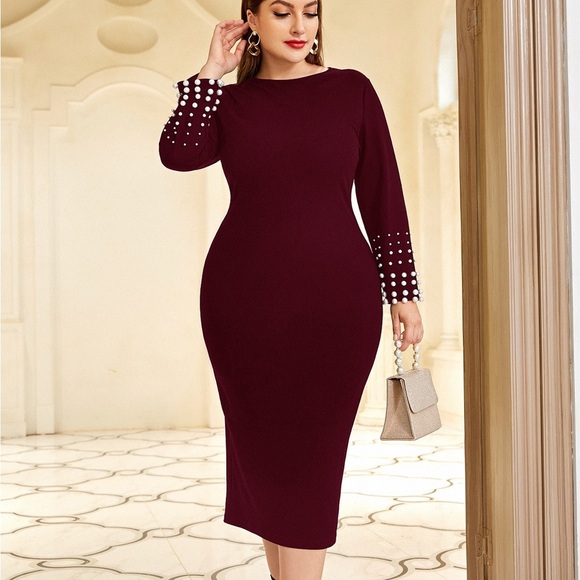 Elegant Pearl Bodycon Dress - Picture 3 of 5